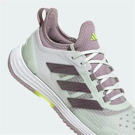 sepatu-tenis-adidas-desain-eksklusif-Sepatu-Tenis